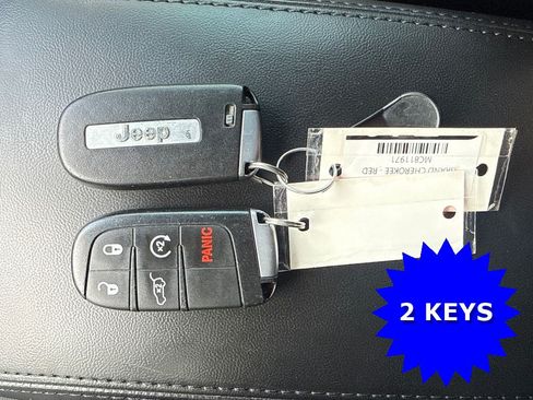 Used 2021 Jeep Grand Cherokee Laredo X AWD/4WD image 4