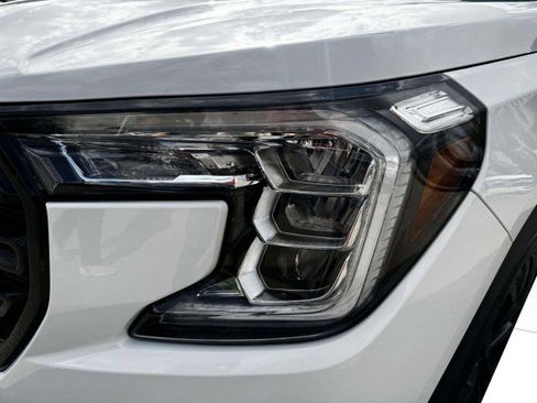 Used 2022 GMC Terrain SLE w/ Driver Convenience Package image 13