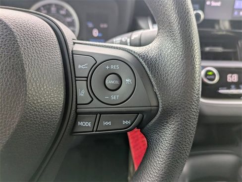 Used 2020 Toyota Corolla LE image 23