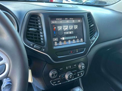 Used 2022 Jeep Cherokee Latitude w/ Trailer Tow Group AWD/4WD image 29