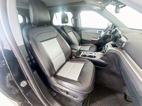 Used 2023 Ford Explorer XLT w/ Equipment Group 202A AWD/4WD image 24