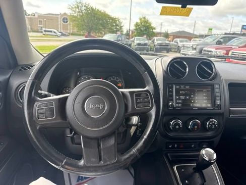 Used 2014 Jeep Patriot Latitude AWD/4WD image 30