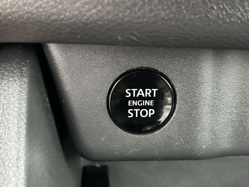 Used 2025 Nissan Rogue SV FWD image 28