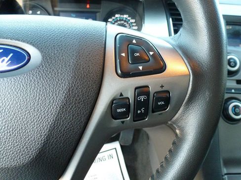 Used 2017 Ford Taurus SEL FWD image 19
