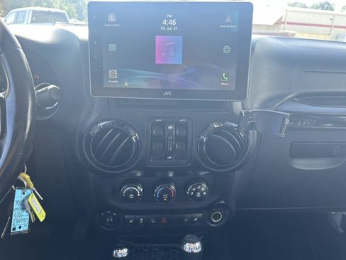 Used 2014 Jeep Wrangler Unlimited Sahara AWD/4WD image 19