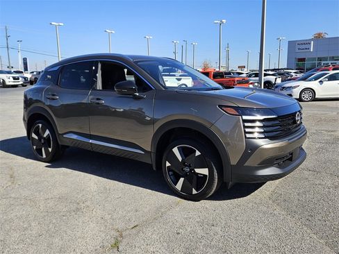 New 2026 Nissan Kicks SR image 16