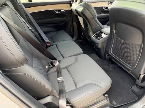 Certified 2025 Volvo XC90 B6 Plus image 30