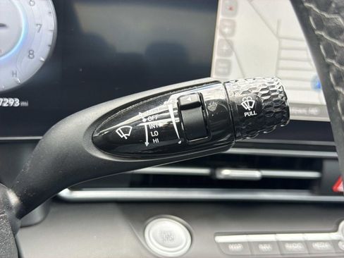 Used 2025 Hyundai Elantra SEL FWD image 18