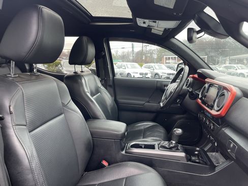 Used 2019 Toyota Tacoma TRD Sport AWD/4WD image 15