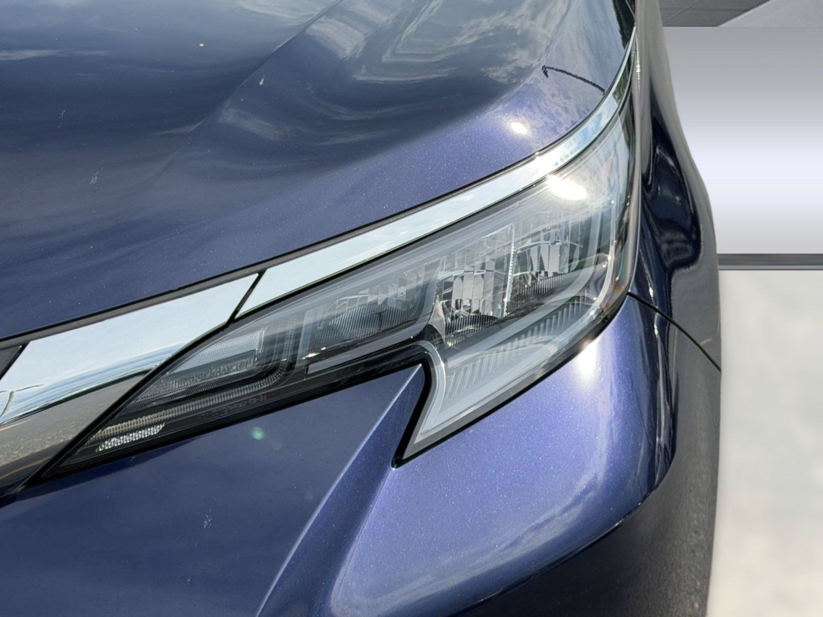 Used 2025 Toyota Sienna XLE FWD image 12
