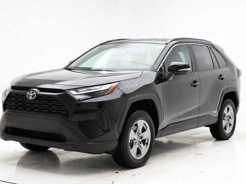 Used 2025 Toyota RAV4 XLE image 2