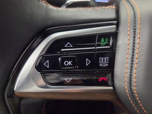Used 2025 Jeep Grand Cherokee Summit w/ Obsidian Package AWD/4WD image 17