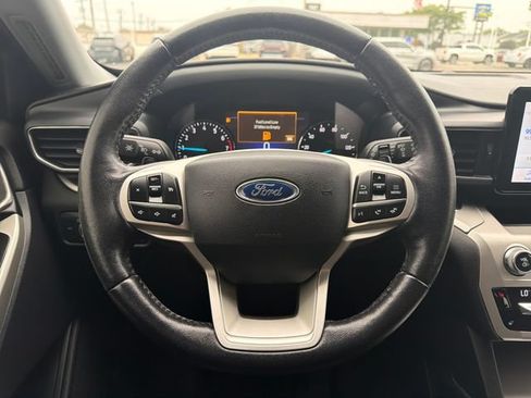 Used 2021 Ford Explorer XLT w/ Equipment Group 202A AWD/4WD image 17