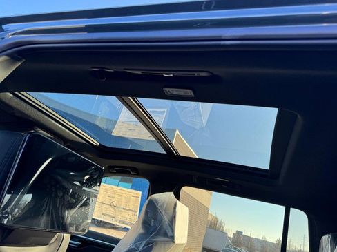 New 2026 Chevrolet Suburban Z71 image 33