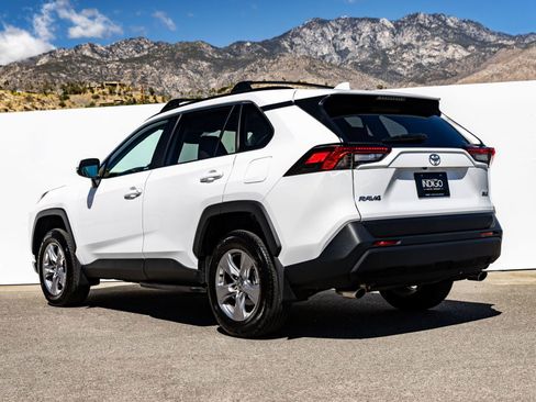 Used 2025 Toyota RAV4 XLE FWD image 8
