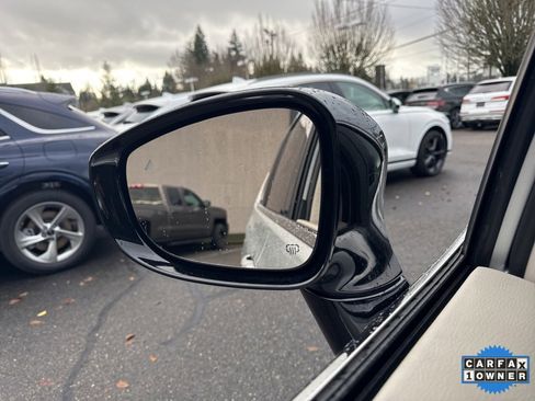 Used 2024 Chrysler Pacifica Touring-L image 39