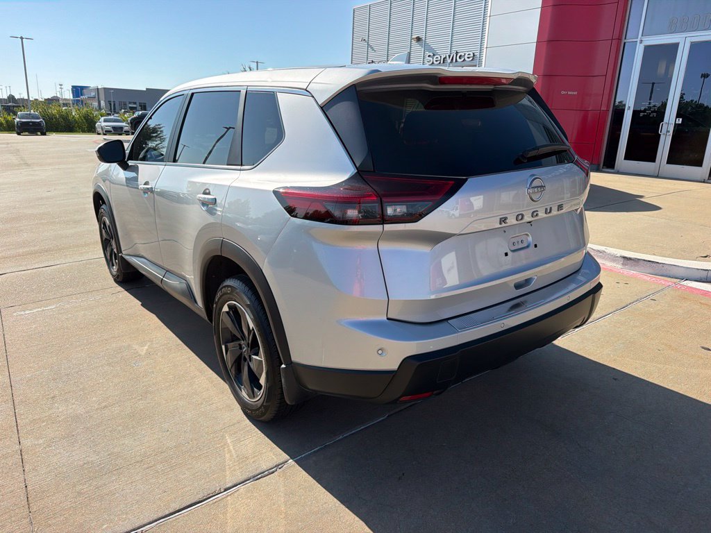Used 2025 Nissan Rogue SV FWD image 3