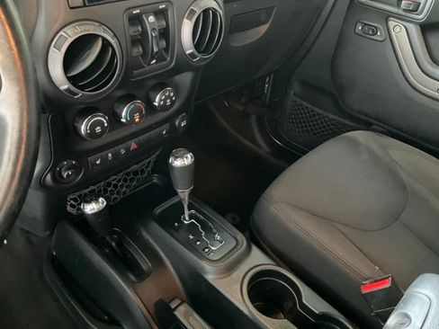 Used 2018 Jeep Wrangler Unlimited Sport S AWD/4WD image 11