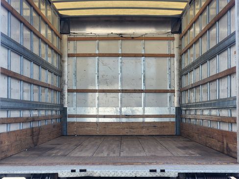 Used 2019 Isuzu NPR image 9