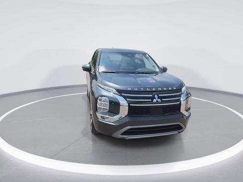New 2025 Mitsubishi Outlander SE image 3