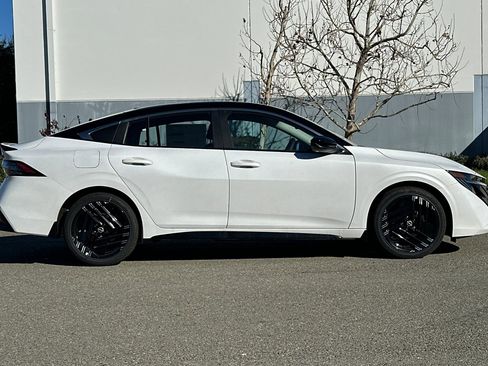 New 2026 Nissan Sentra SR w/ Floor Mat Package image 3