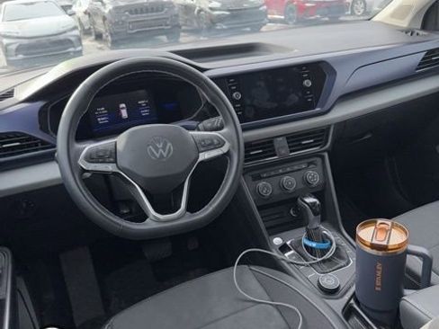 Used 2022 Volkswagen Taos SE image 5