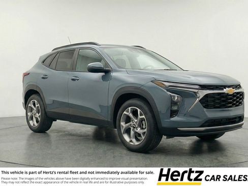 Used 2025 Chevrolet Trax LT w/ LT Convenience Package image 1