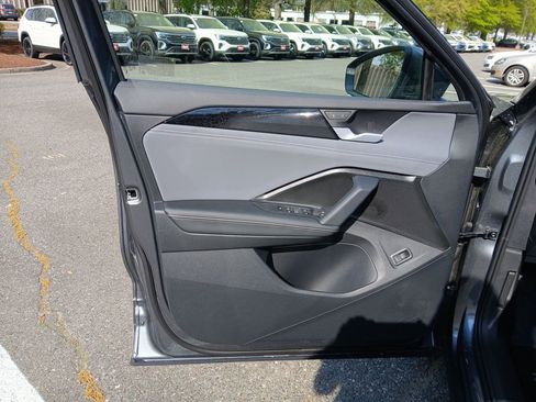 New 2026 Volkswagen Tiguan SE image 10