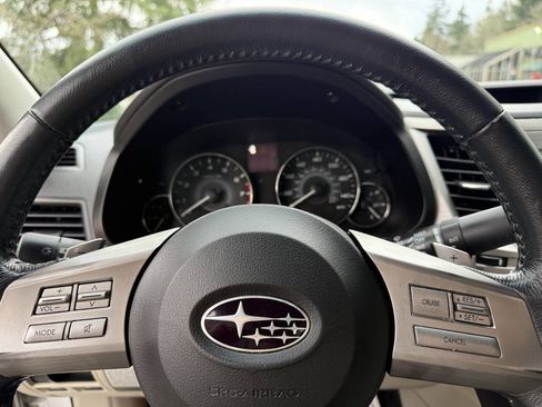 Used 2010 Subaru Legacy 2.5i Premium image 24