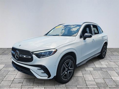 Used 2024 Mercedes-Benz GLC 300 image 3