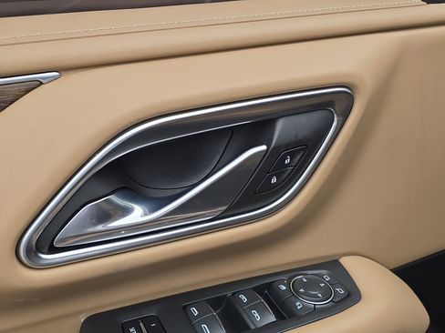 Used 2021 Chevrolet Suburban Premier image 19