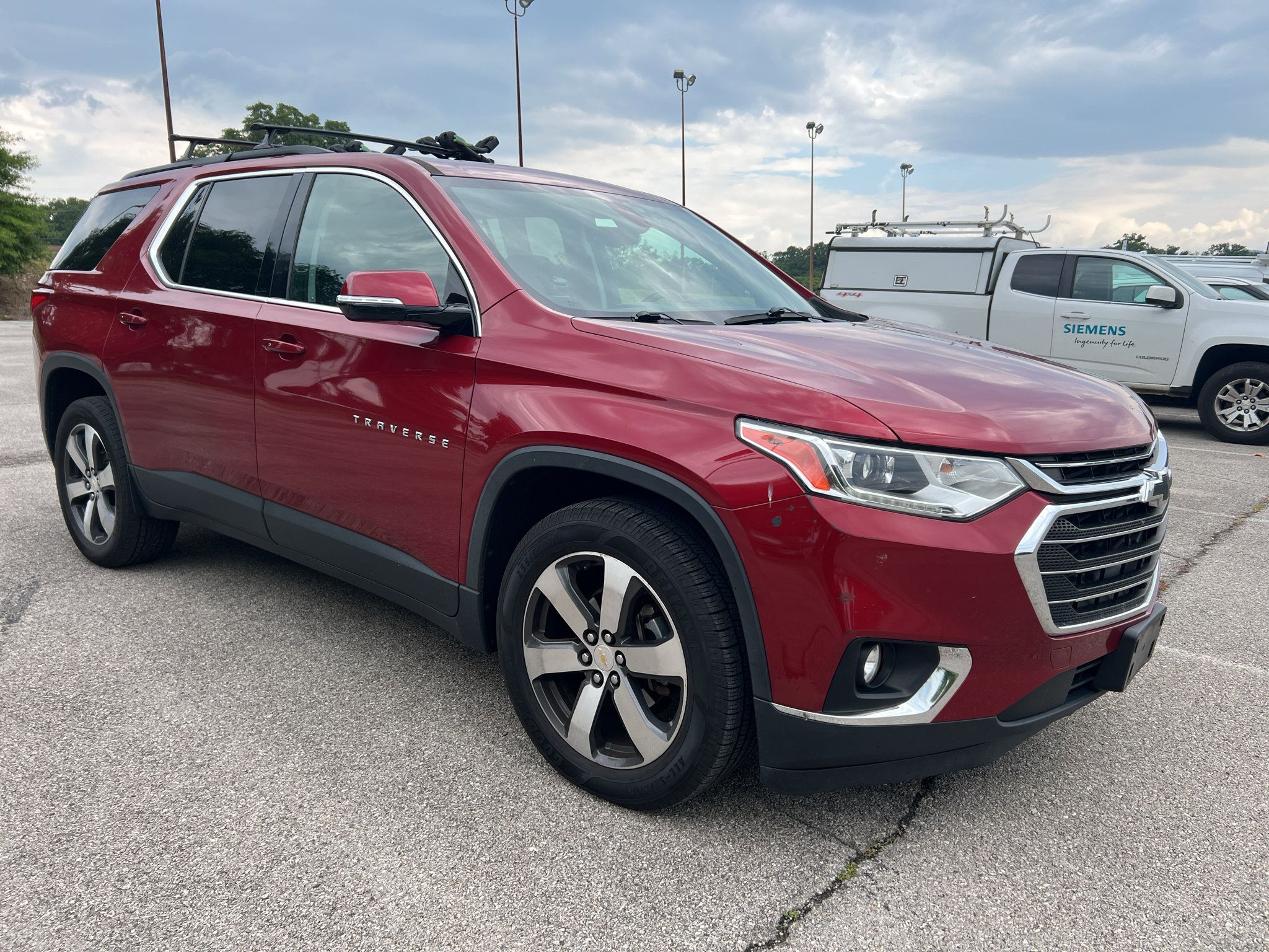 Used 2019 Chevrolet Traverse LT w/ LT Premium Package AWD/4WD image 1