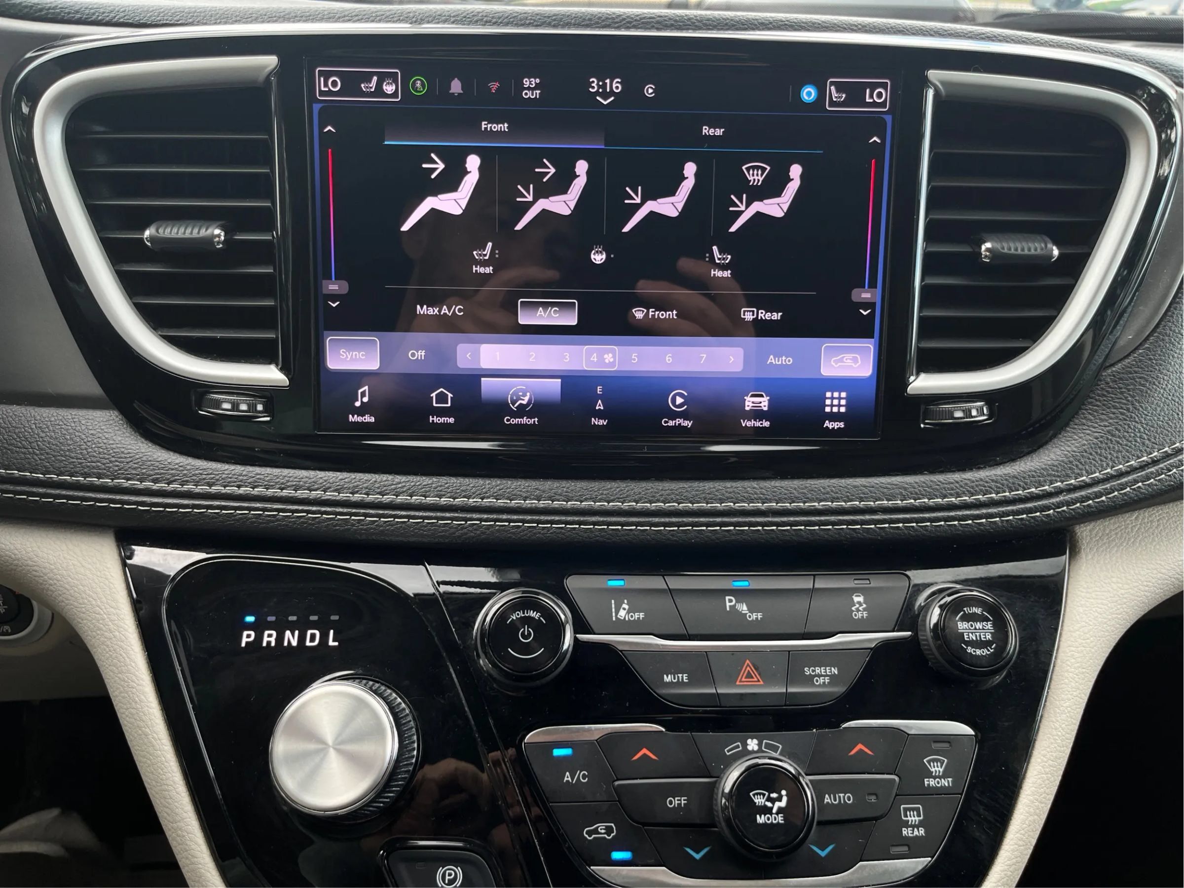 Used 2024 Chrysler Pacifica Limited FWD image 30