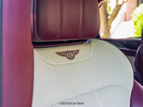 Used 2019 Bentley Bentayga image 59