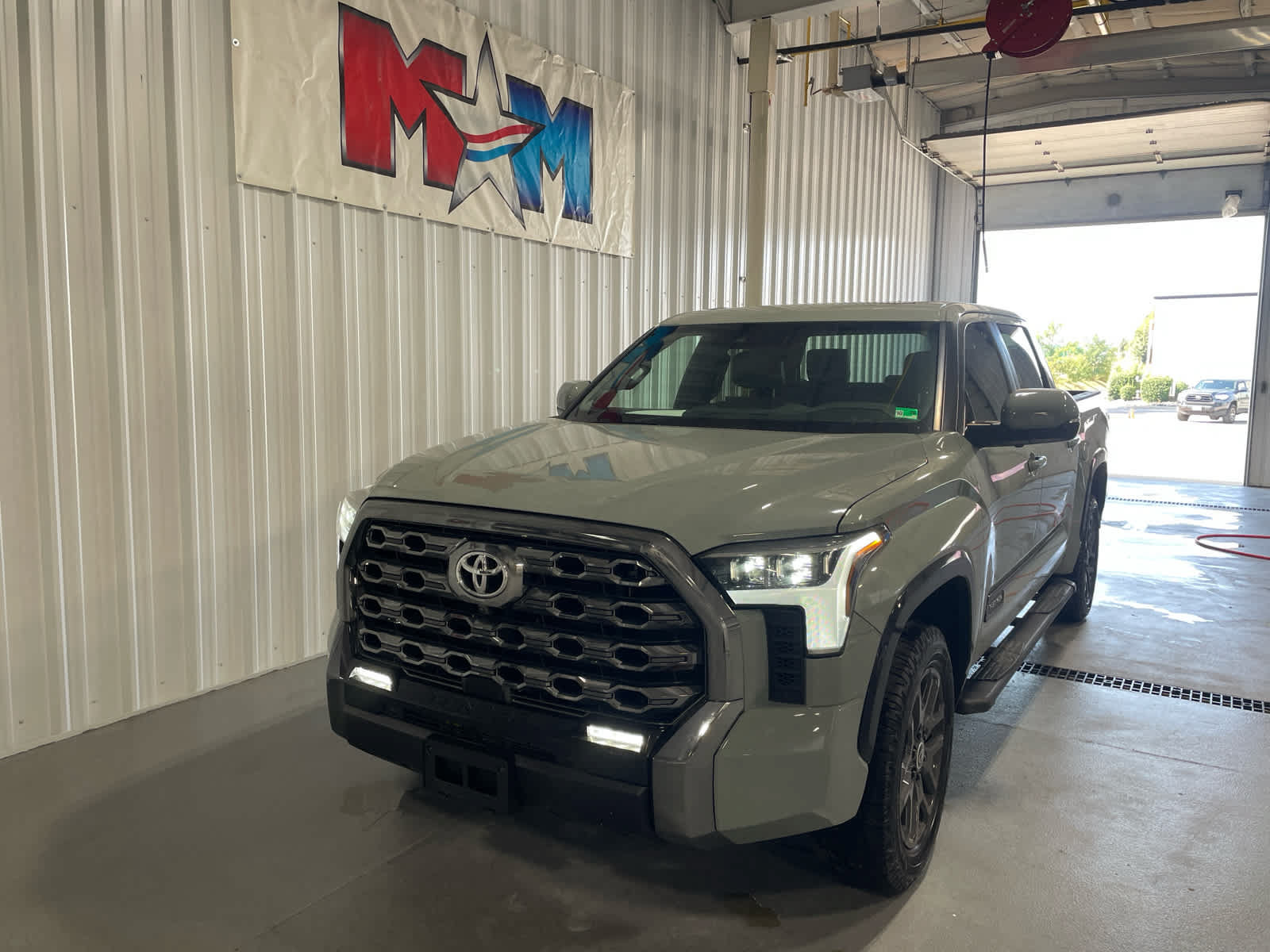 Used 2024 Toyota Tundra Platinum AWD/4WD image 2