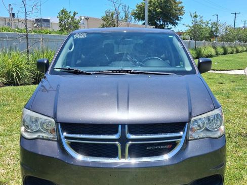 Used 2015 Dodge Grand Caravan SE w/ Quick Order Package 29E SE FWD image 3