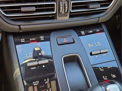 Used 2024 Porsche Macan T w/ Premium Plus Package image 21