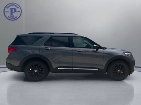 Used 2022 Ford Explorer XLT w/ Equipment Group 202A AWD/4WD image 8