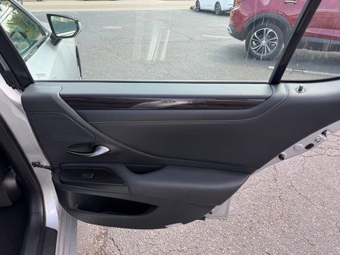Used 2019 Lexus ES 350 w/ Premium Package FWD image 27