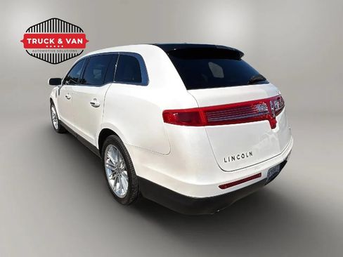 Used 2019 Lincoln MKT AWD image 3