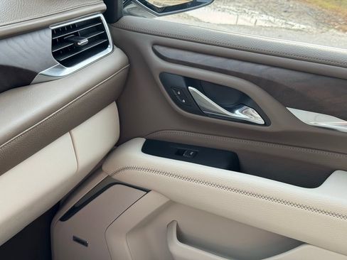 Used 2024 GMC Yukon Denali w/ Advanced Technology Package image 41