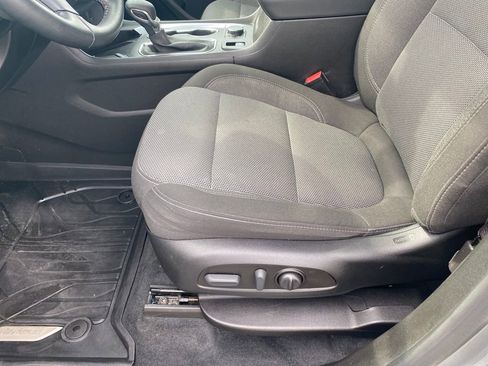 Used 2023 Chevrolet Traverse LT image 21