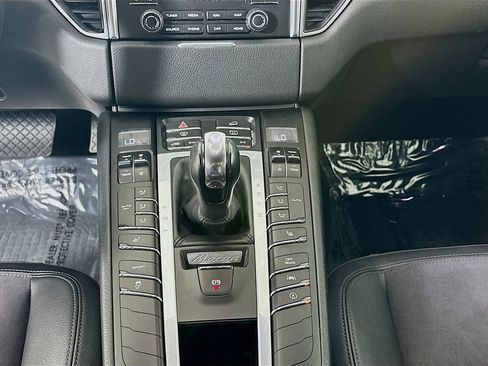 Used 2018 Porsche Macan image 18