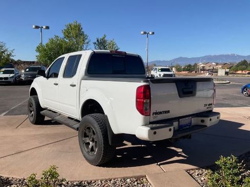 Used 2018 Nissan Frontier SV w/ Value Truck Package AWD/4WD image 5