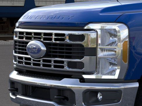 New 2026 Ford F250 XLT w/ FX4 Off-Road Package AWD/4WD image 17