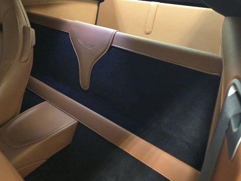 Used 2019 Aston Martin V8 Vantage Coupe image 7