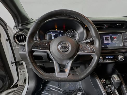 Used 2019 Nissan Kicks SR w/ SR Premium Package image 18