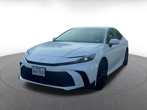 Used 2026 Toyota Camry SE FWD image 7