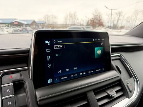 Used 2023 Chevrolet Suburban LT image 16