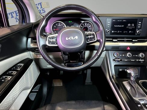 Used 2023 Kia Carnival LX FWD image 9